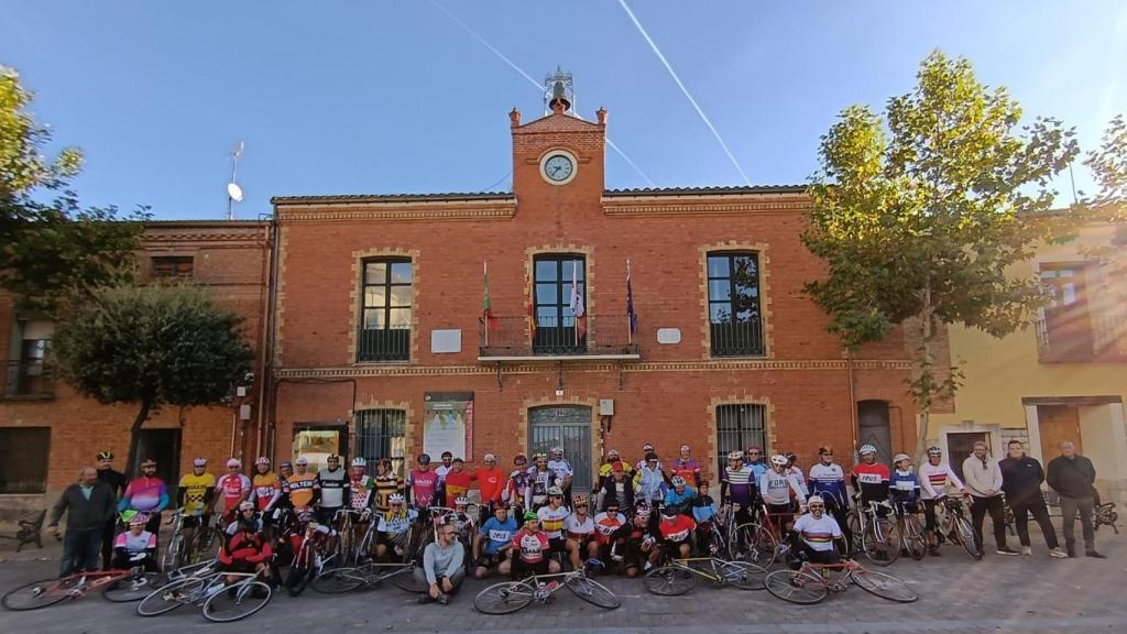 Participantes en la III Retrociclista La Cigales