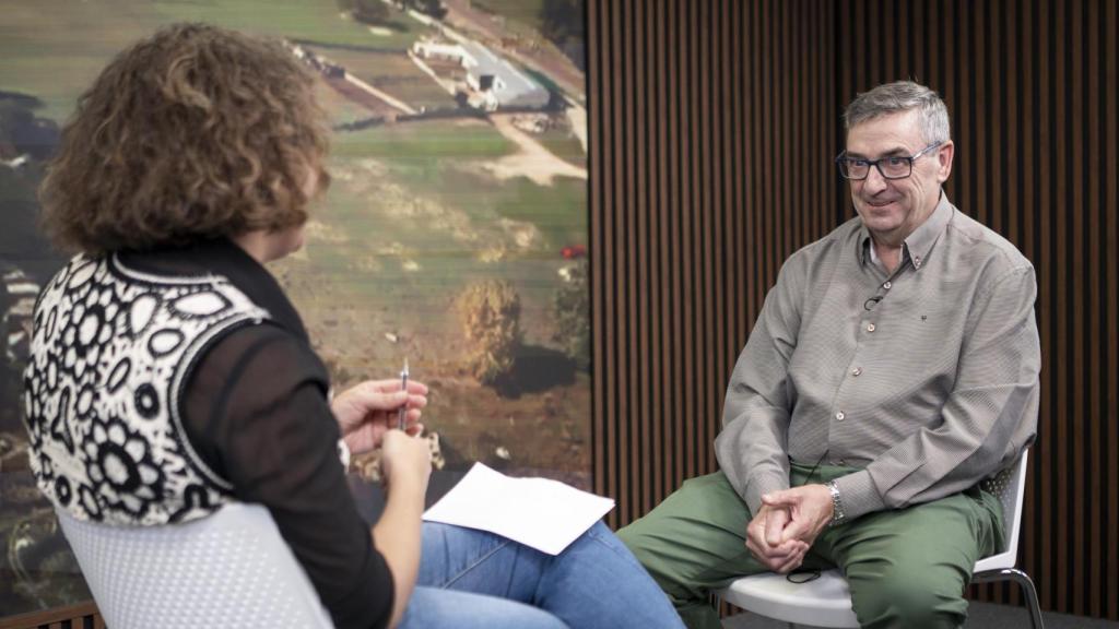 El alcalde de Zarzalejo durante su entrevista con El Español.