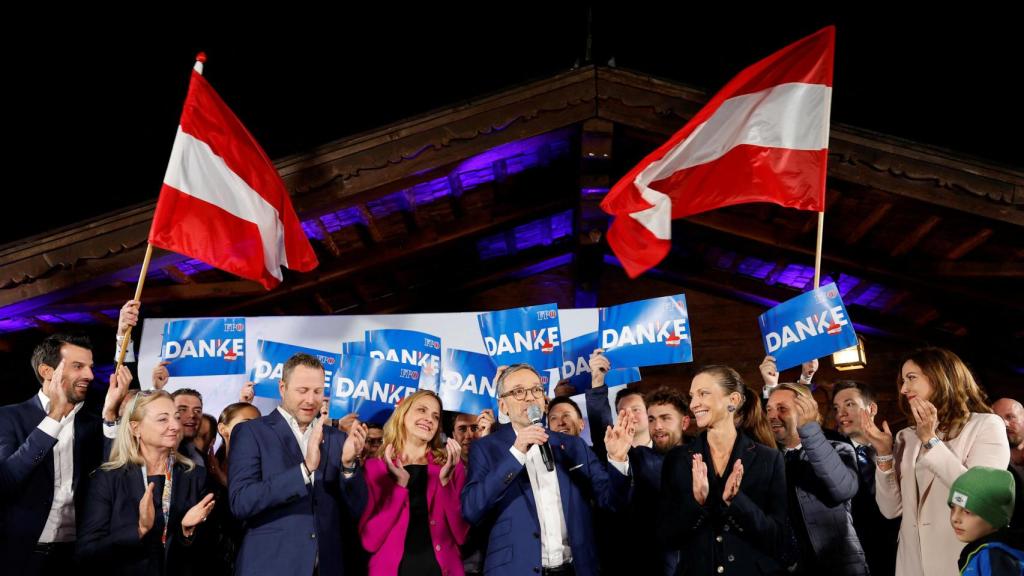 El líder ultraderechista del partido FPO, Herbert Kickl, tras ganar las elecciones en Austria.