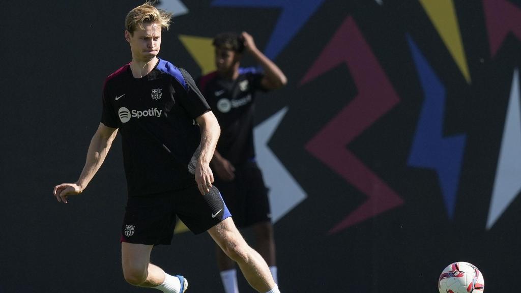 De Jong, durante un entrenamiento de esta temporada con el Barcelona.