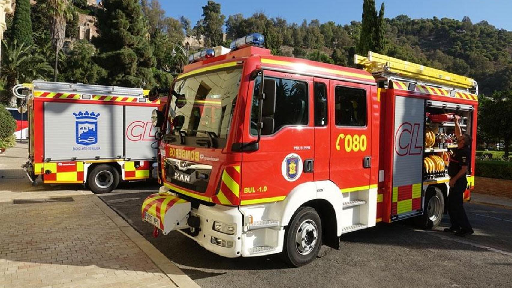 Varios vehículos de Bomberos de Málaga capital.