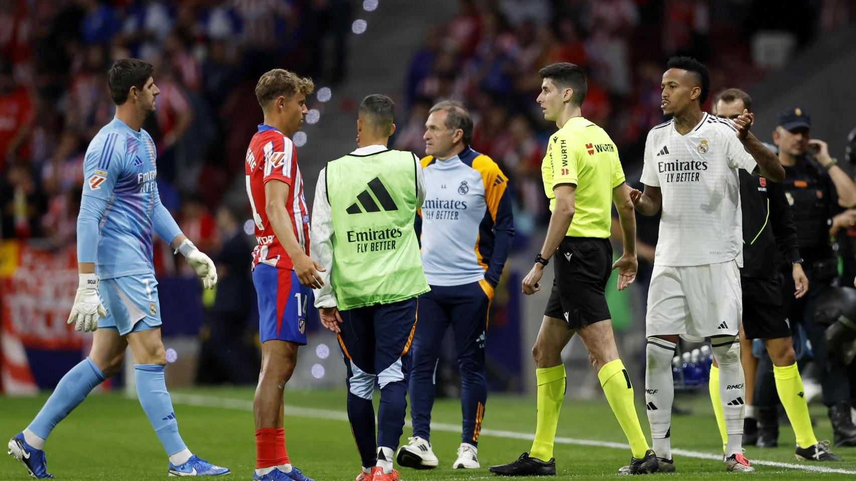 Busquets Ferrer detiene el derbi tras los incidentes contra Courtois