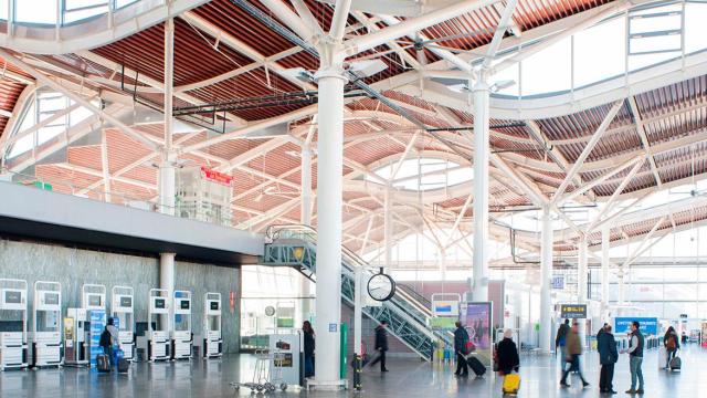 Interior del aeropuerto de Zaragoza.