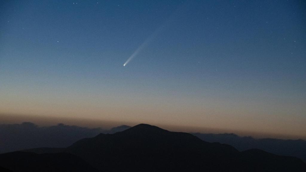 Imagen del cometa C/2023 A3 (Tsuchinshan-ATLAS) desde la Caldera de Gayria, en la localidad de Agua de Bueyes (Fuerteventura).