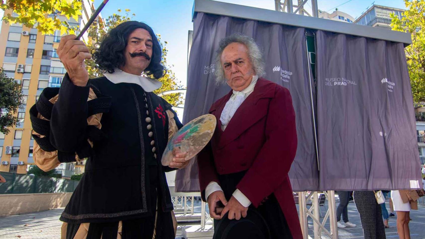 Dos actores caracterizados de Velázquez y Goya recorrerán con los visitantes las obras del Prado en Benidorm.