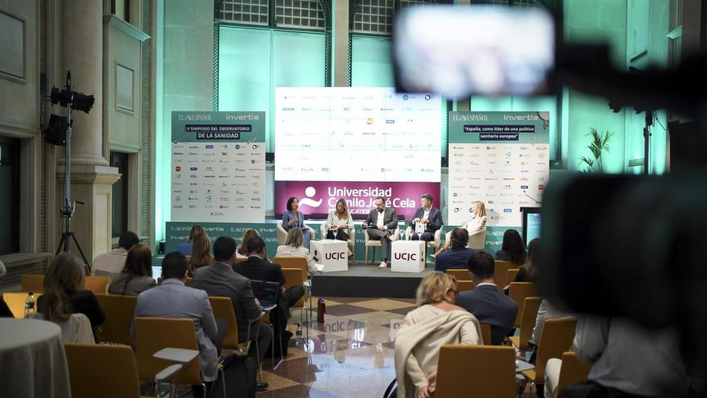 Un momento durante la mesa redonda Revisión de la legislación básica farmacéutica.