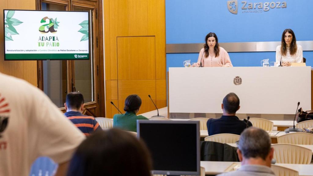 La consejera de Medio Ambiente y Movilidad, Tatiana Gaudes, ha presentado este lunes el programa Adapta tu Patio.