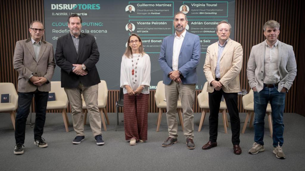 De izquierda a derecha: Guillermo Martínez, Cloud Business Development Manager de Fortinet; Vicente Peirotén, Head of Digital Architecture en NTT Data; Eduard Bonet, director de servicios cloud en Seidor; Adrián González, director de desarrollo de negocio en OVHcloud; y Tomás Saiz, Enterprise Business Manager Spain and Portugal de Synology.