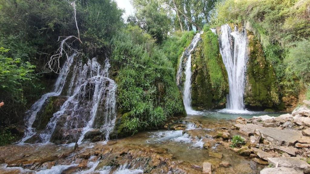 Cascada de Calicanto en el sendero Estrechos del Ebrón.