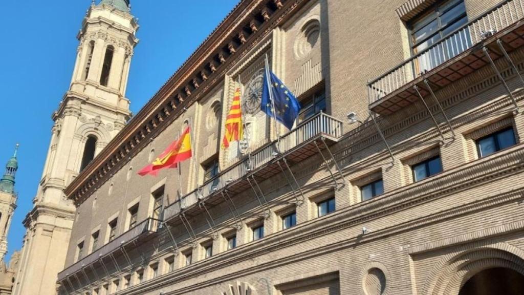 Fachada del Ayuntamiento de Zaragoza.