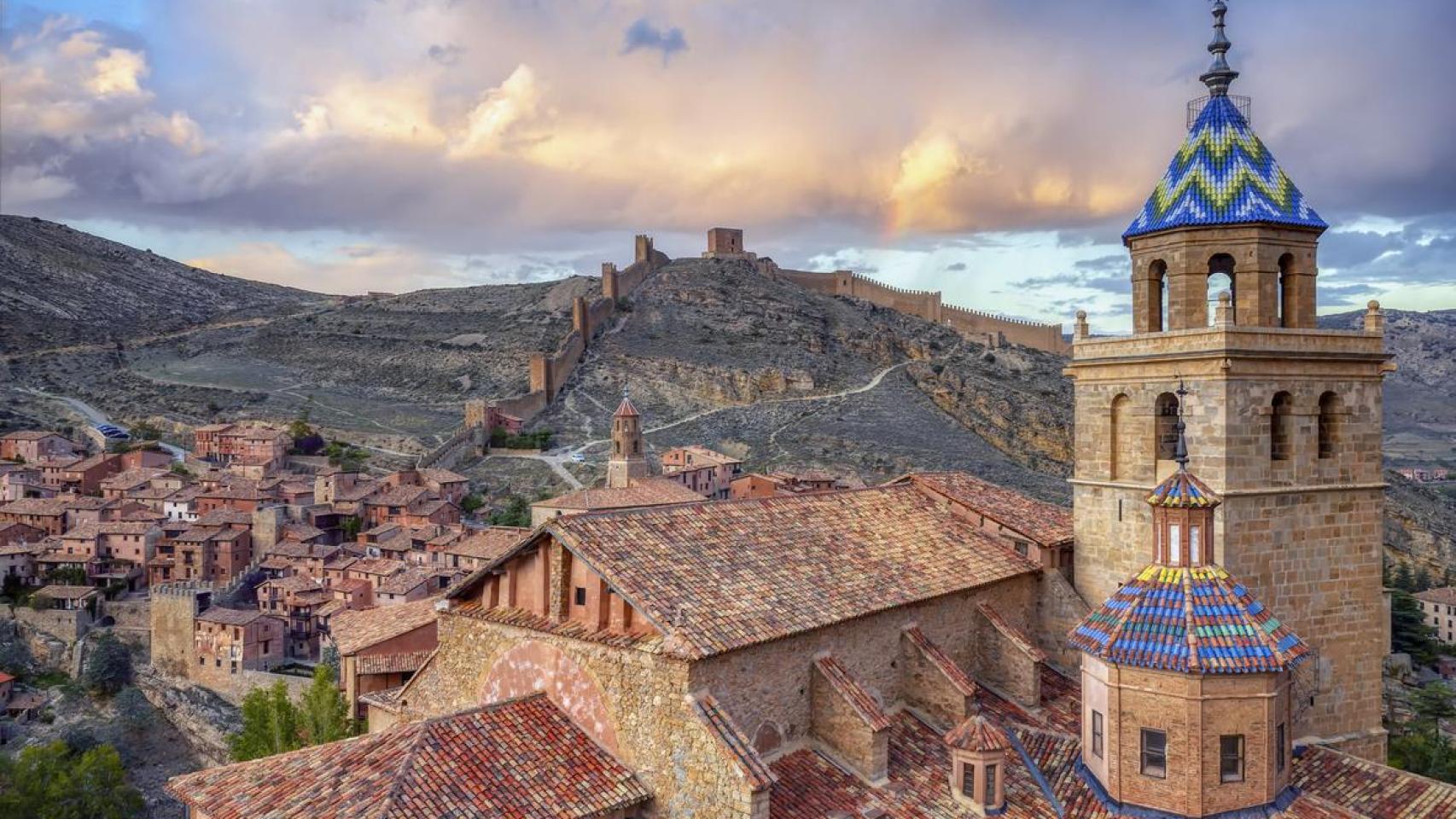 Vistas de Albarracín con su catedral.