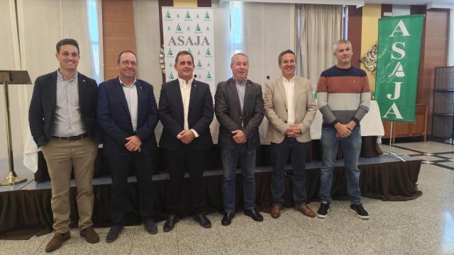 Donaciano Dujo acompaña al nuevo presidente de Asaja Salamanca, Juan Luis Delgado