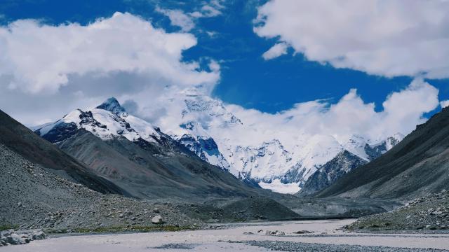 El monte Everest y el río Arun.