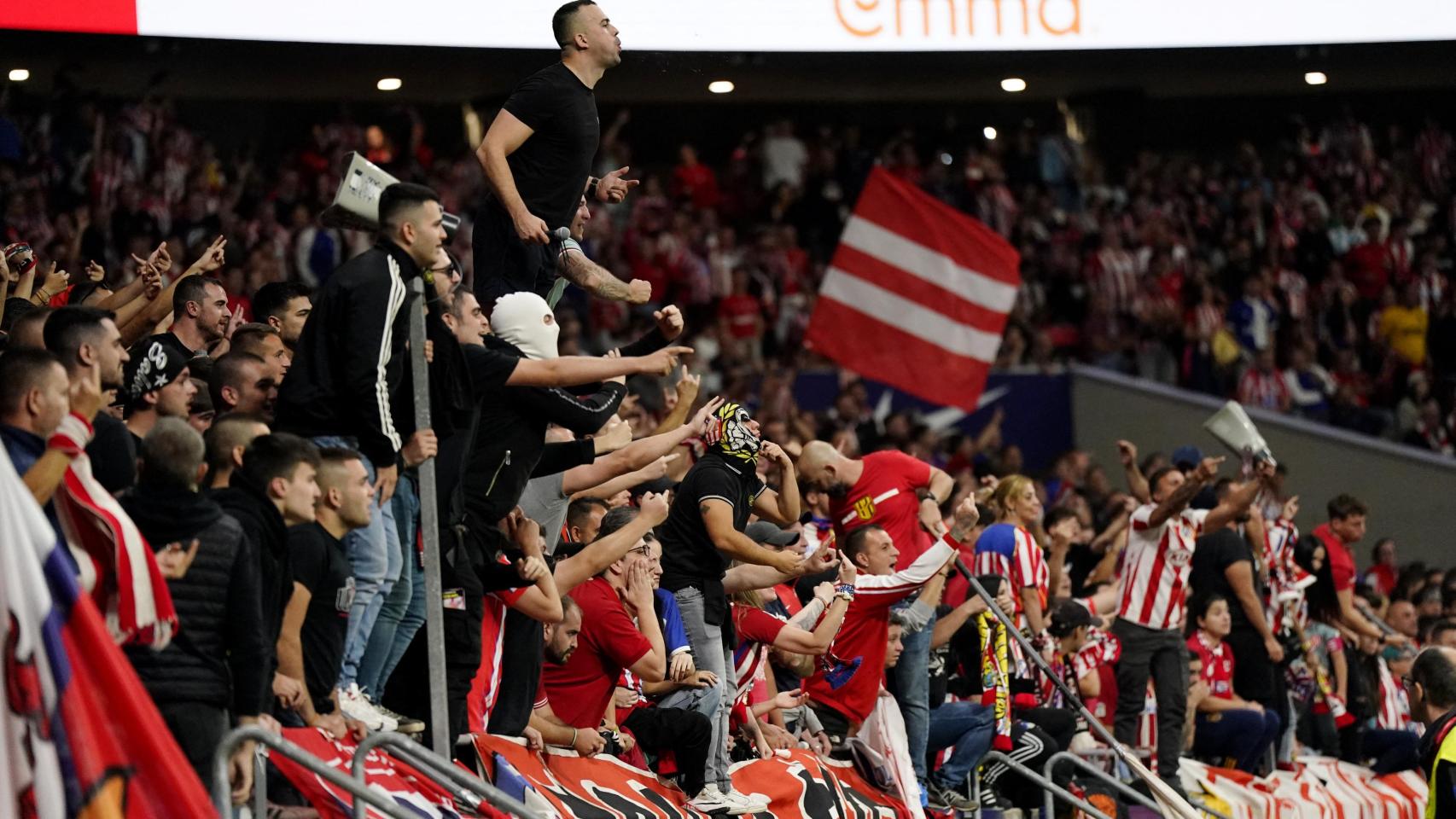 Una imagen del fondo sur del Metropolitano, donde se sitúan los ultras del Atlético de Madrid.