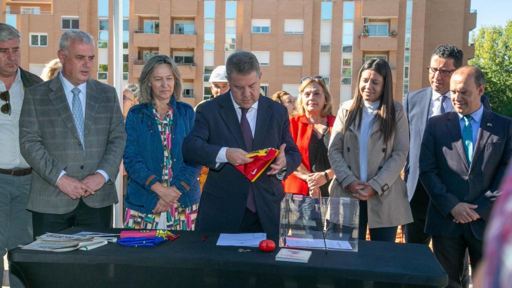 Page pone la primera piedra del nuevo Centro de Día de Guadalajara. Foto: JCCM.