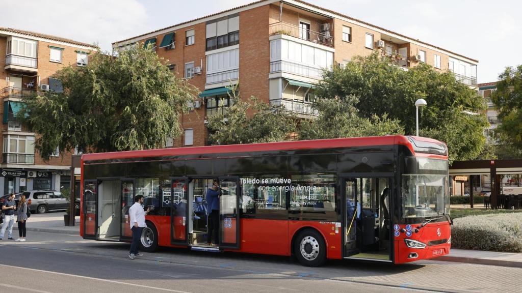 Uno de los autobuses eléctricos que pronto empezarán a circular por Toledo.