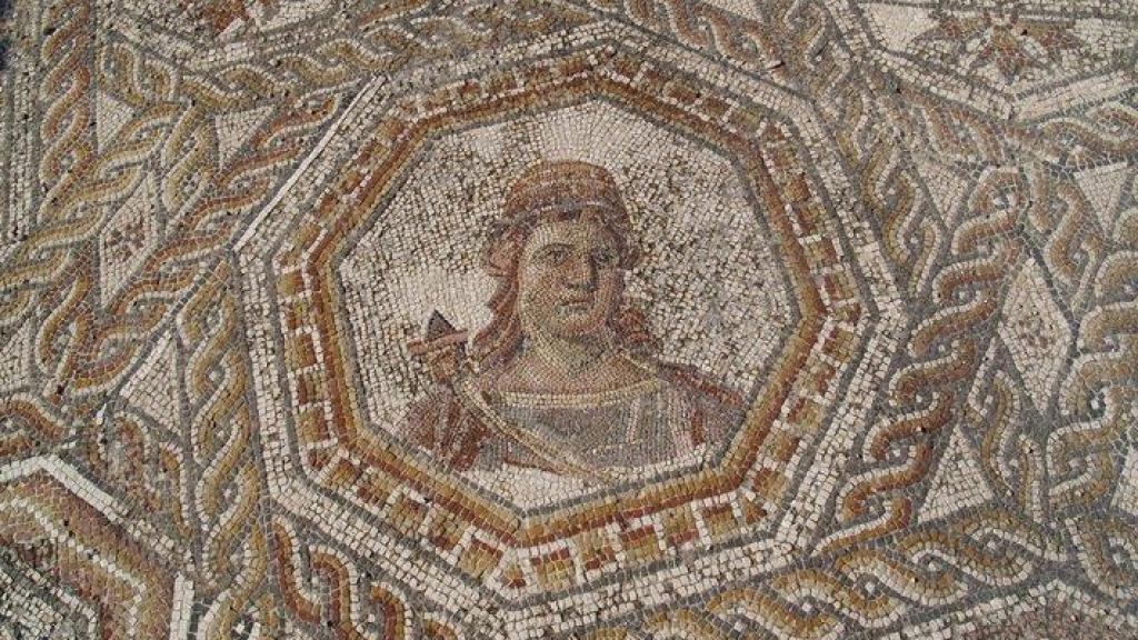 Uno de los espectaculares mosaicos de la villa romana de Bruñel.