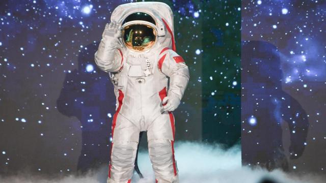 El traje espacial chino para los astronautas que aterrizarán en la Luna en 2030.