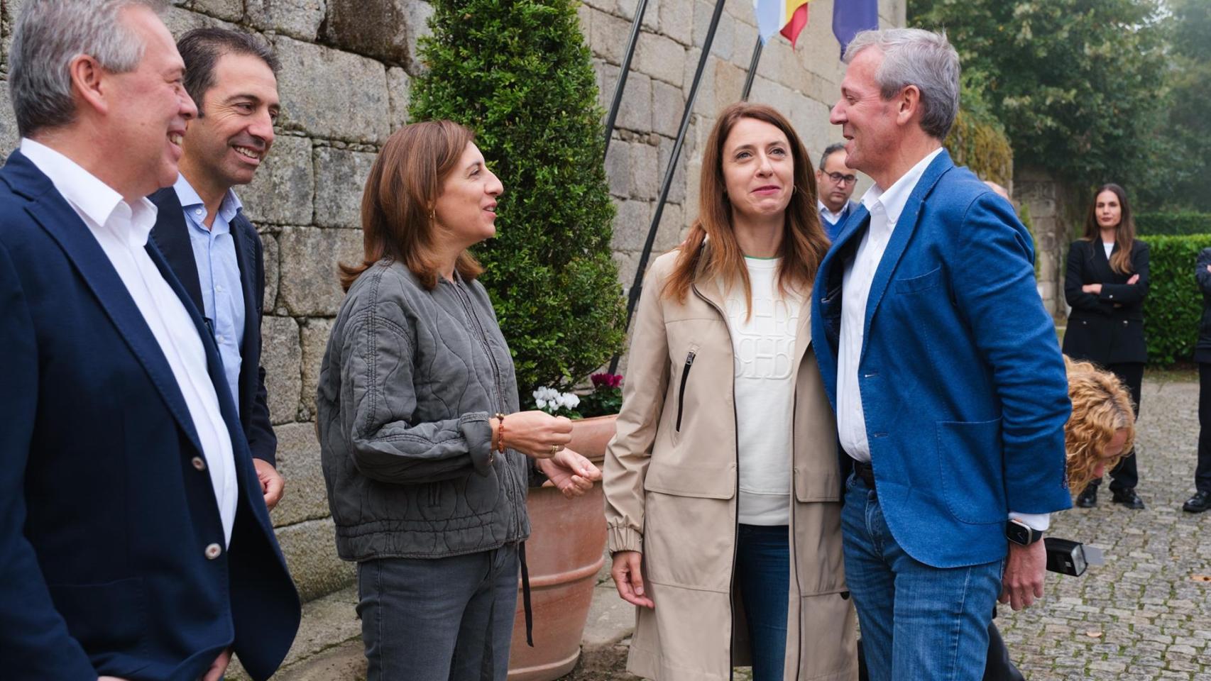 Rueda, a la derecha, con conselleiros el pasado fin de semana en Sober (Lugo).