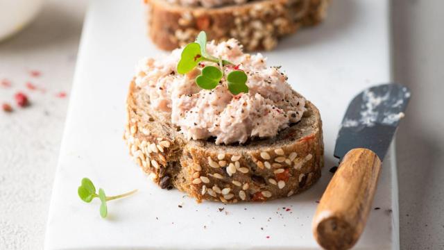 Una tapa elaborada con base de pescado.