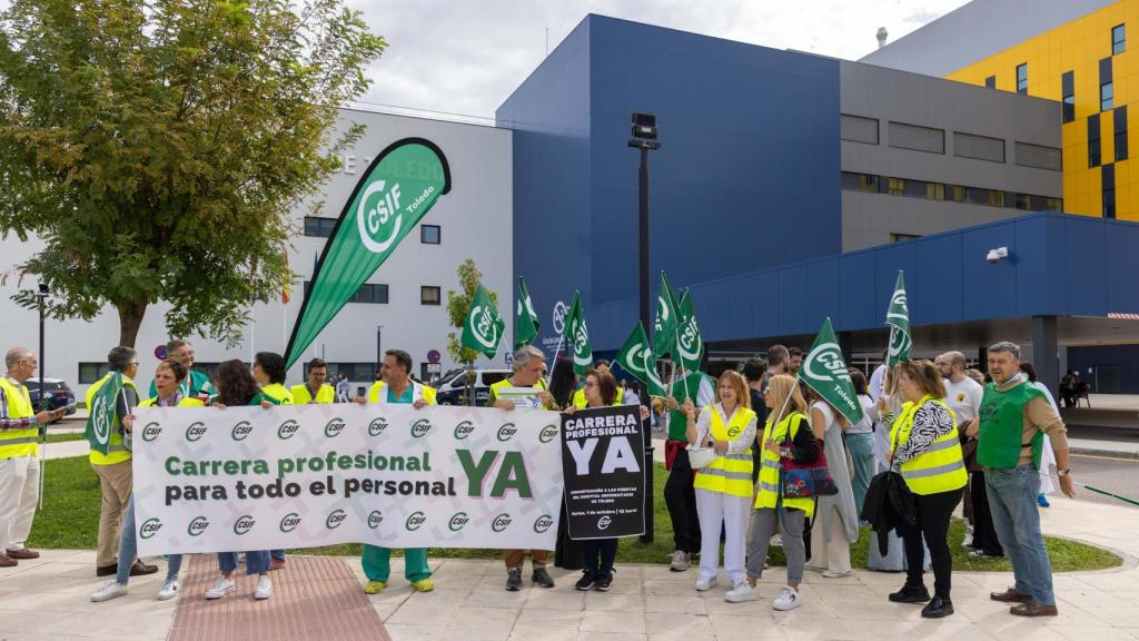 Protestas frente al Hospital de Toledo. Foto: Javier Longobardo.