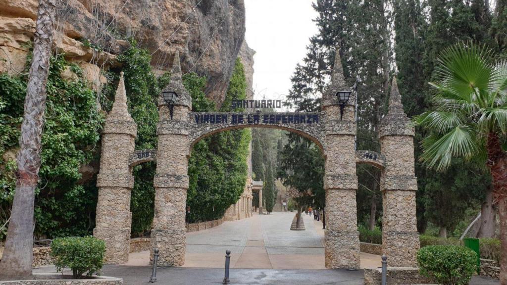 Entrada al santuario de la Virgen de la Esperanza, Murcia.