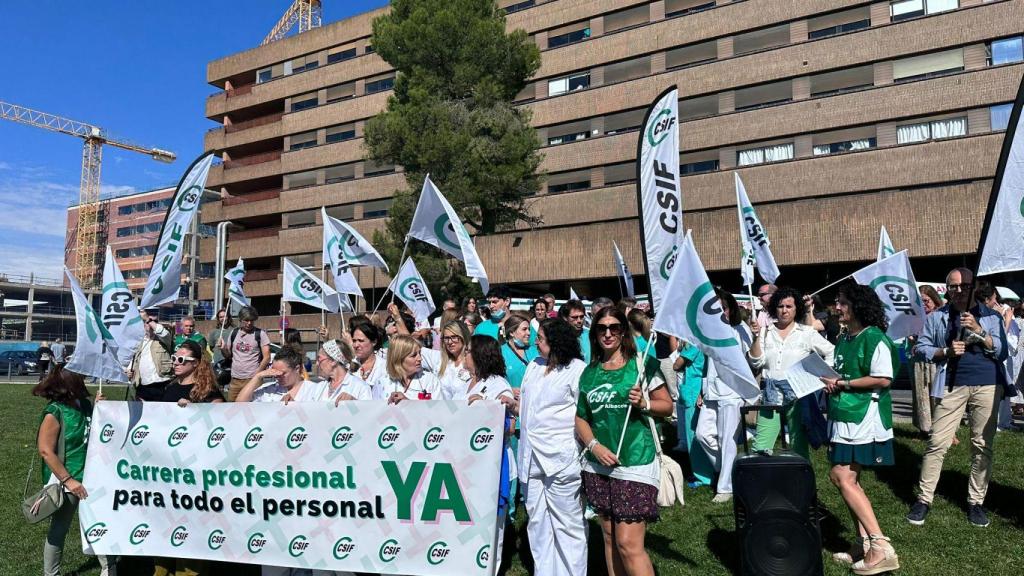 Protestas frente al Hospital de Albacete. Foto: CSIF CLM.