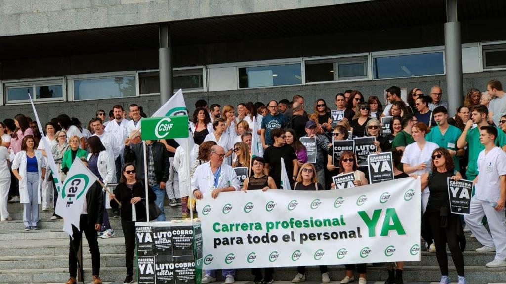 Protestas frente al Hospital de Cuenca. Foto: CSIF CLM.