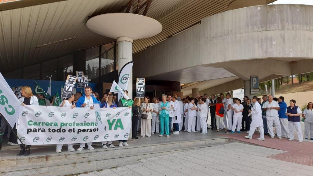 Protestas frente al Hospital de Guadalajara. Foto: CSIF CLM.