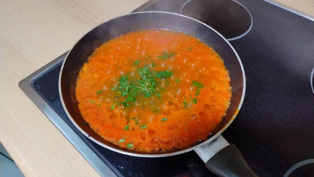 Tomate frito y perejil.