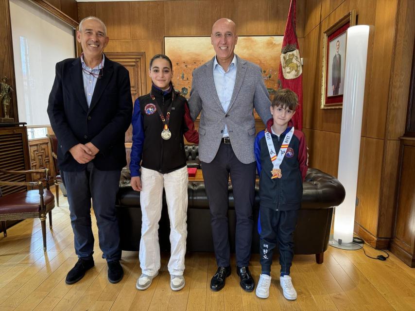 Recepción del alcalde de León, José Antonio Diez, a los dos medallistas