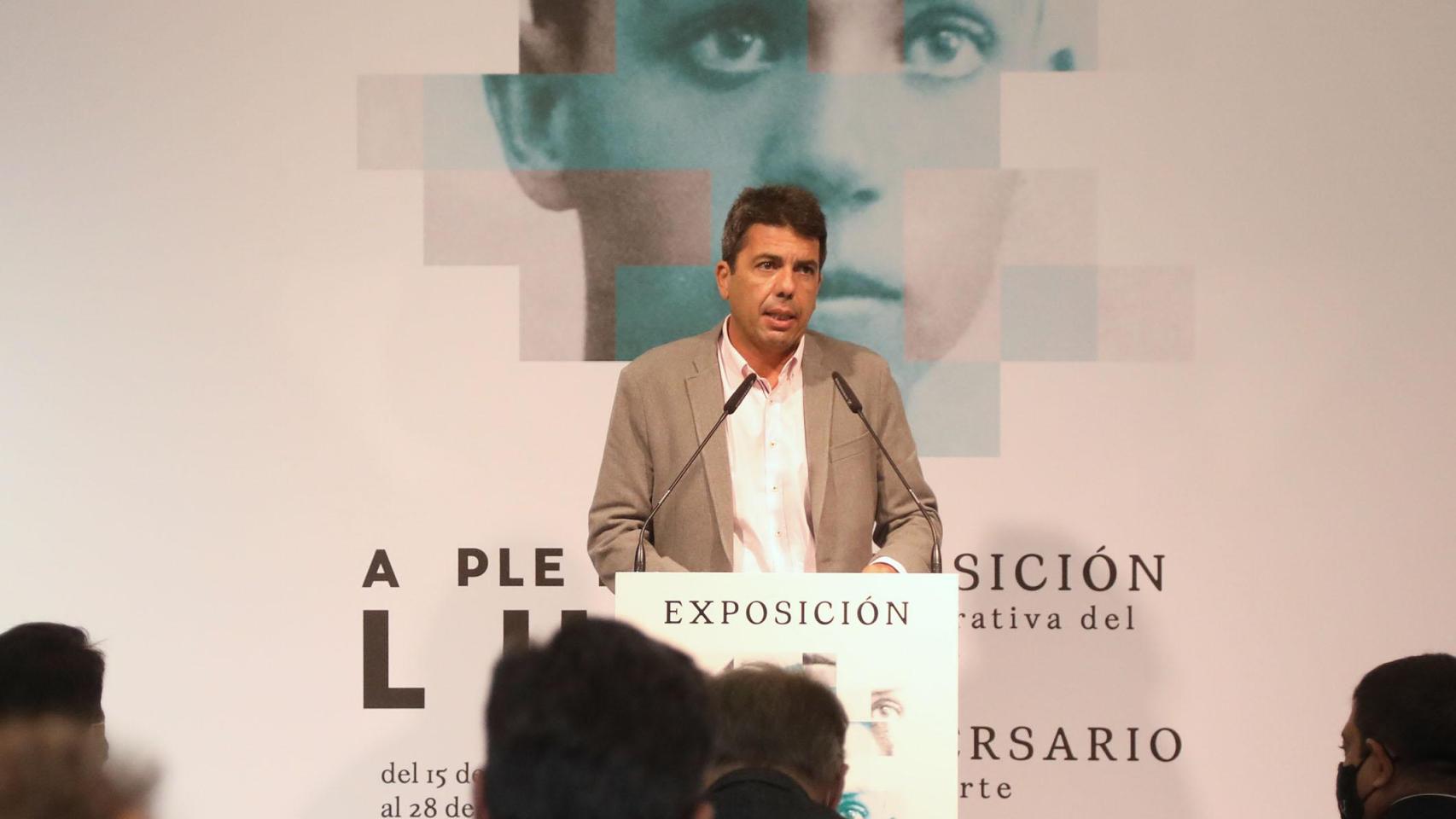 Carlos Mazón, en la inauguración de la muestra sobre Miguel Hernández en Alicante.