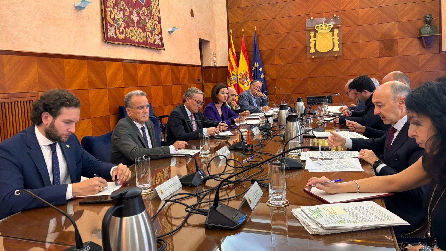 Reunión de la Delegación del Gobierno en Aragón con los presidente de las tres diputaciones provinciales.