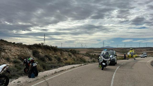 Lugar del siniestro entre las dos motocicletas en la CV-30, en Almonacid de la Sierra.