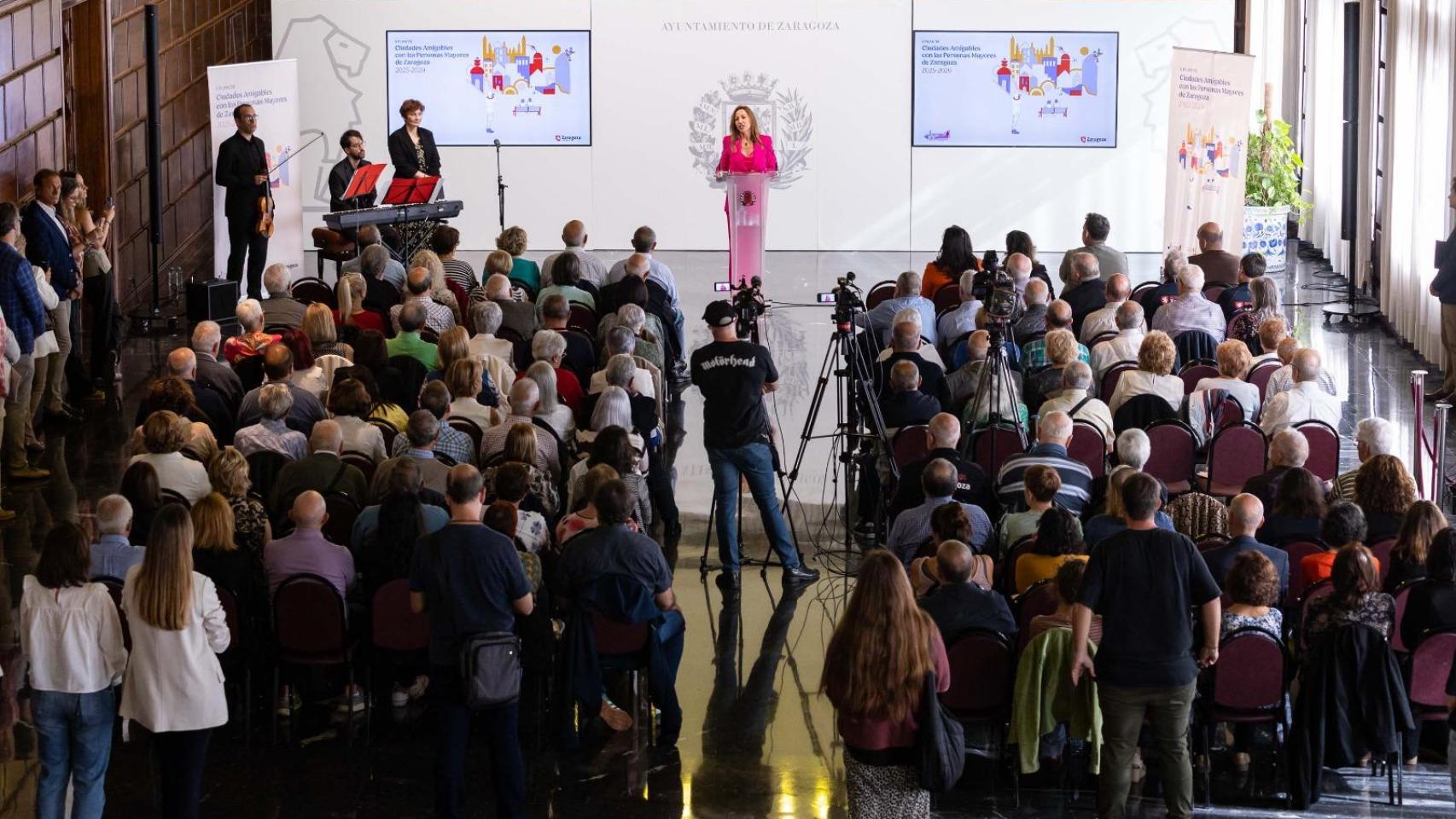 La alcaldesa de Zaragoza, Natalia Chueca, durante la presentación del Plan.