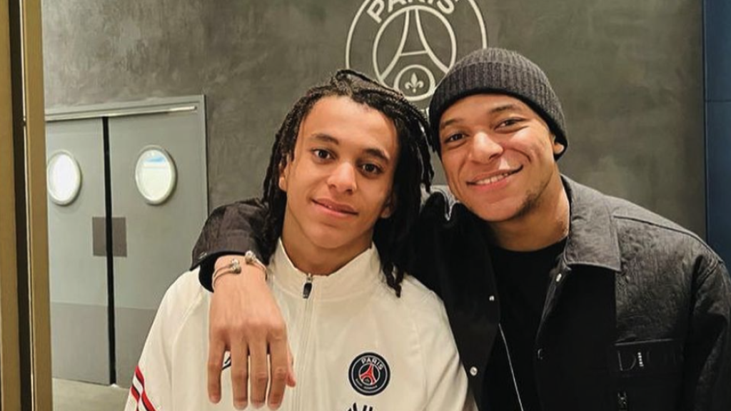 Ethan y Kylian Mbappé, en una foto de su etapa en el PSG