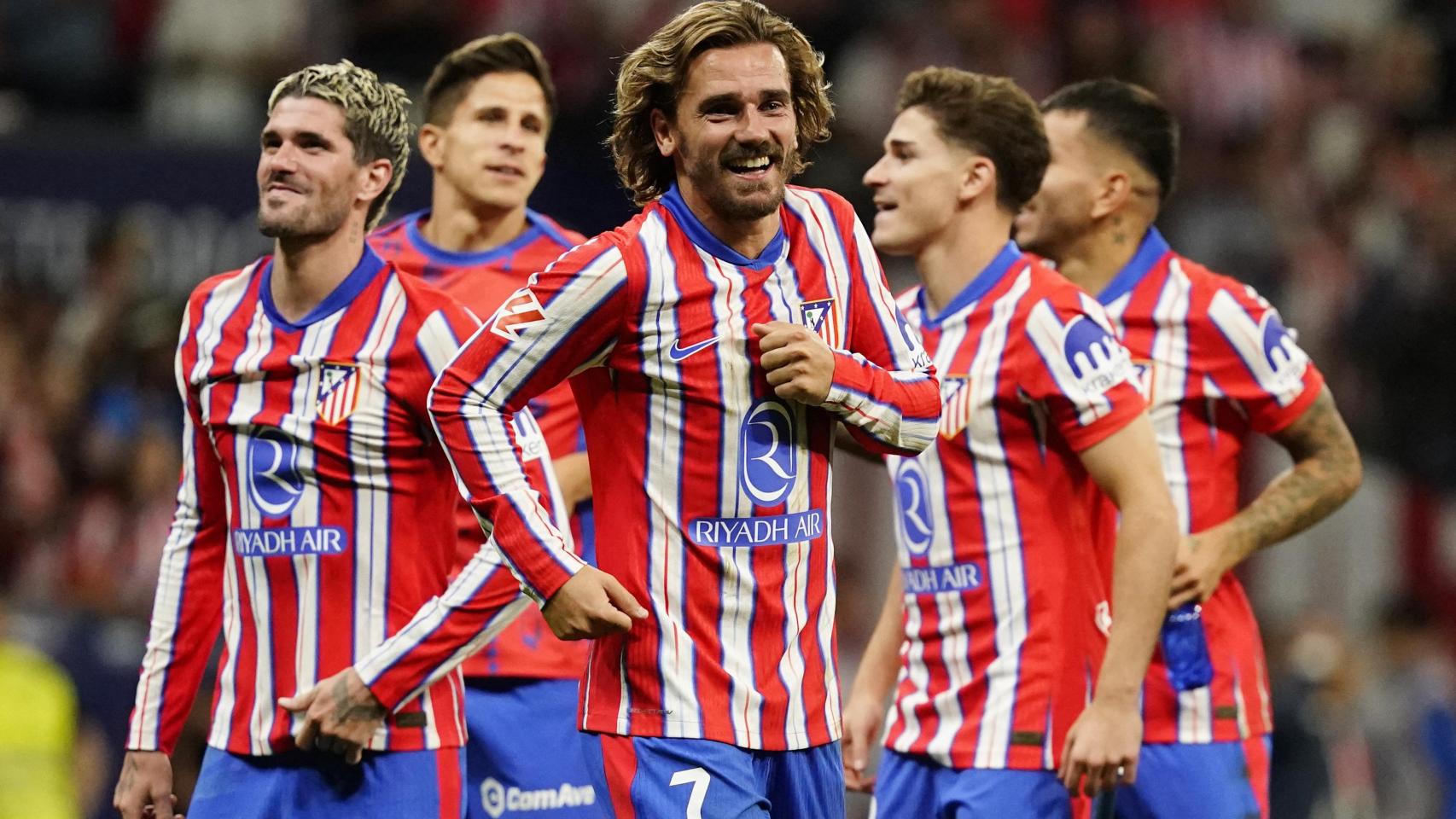 Los jugadores del Atlético celebran el gol de Correa ante el Real Madrid.