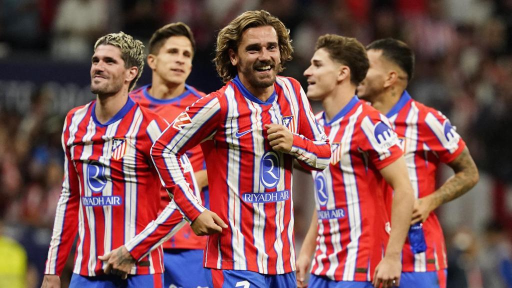 Los jugadores del Atlético celebran el gol de Correa ante el Real Madrid.