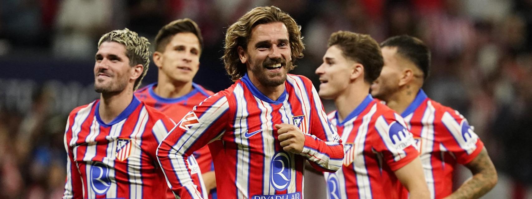 Los jugadores del Atlético celebran el gol de Correa ante el Real Madrid.