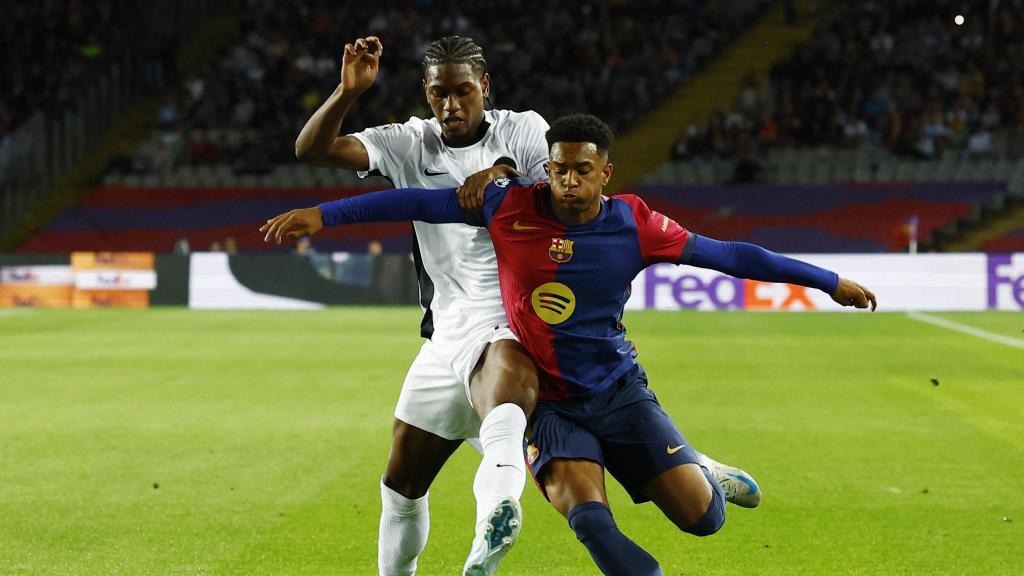 Balde se lleva el esférico en el partido ante el Young Boys.