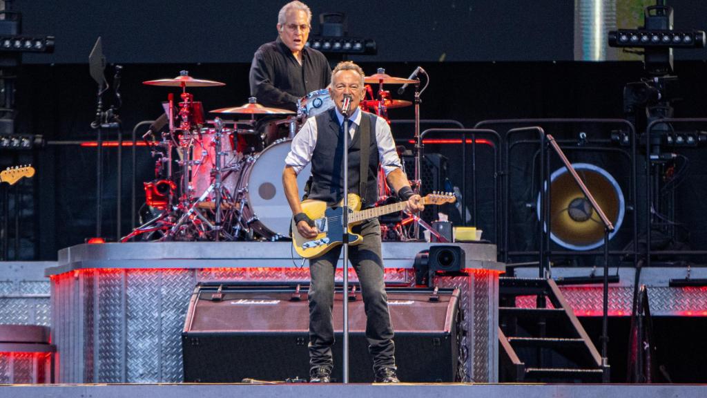 El cantante Bruce Springsteen durante su actuación en el Estadi Olímpic el 20 de junio de 2024 en Barcelona.