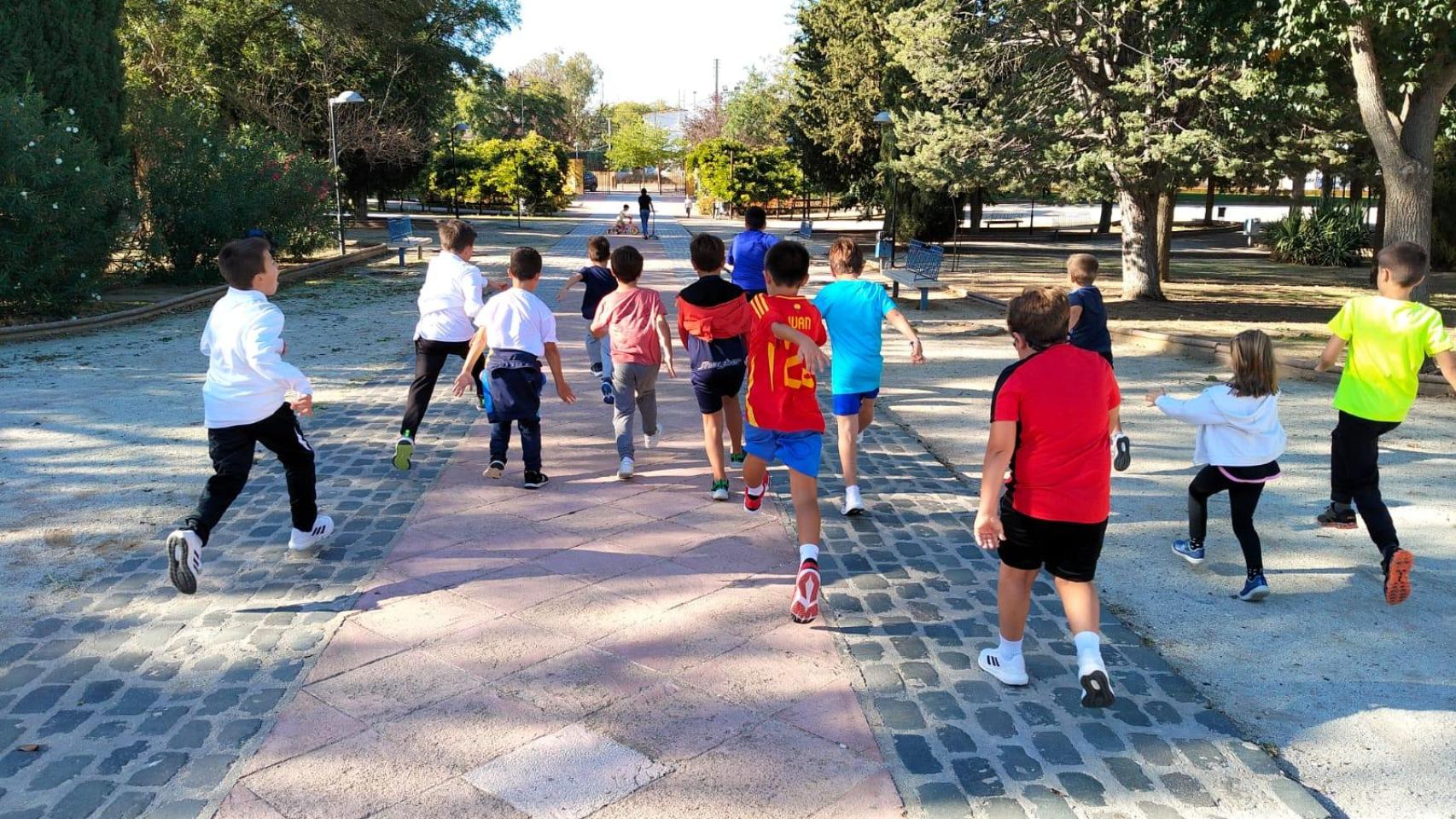 Niños practicando atletismo en Mora (Toledo).