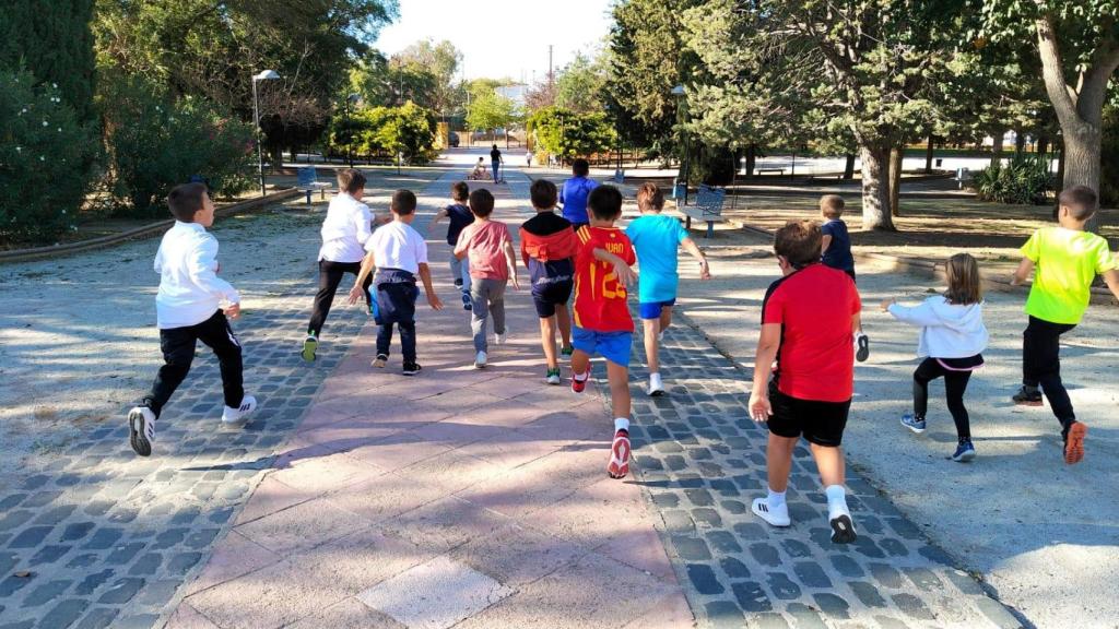 Niños practicando atletismo en Mora (Toledo).