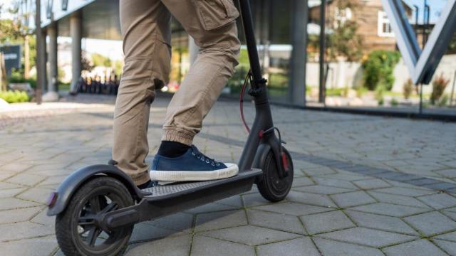 Imagen de archivo de un patinete eléctrico