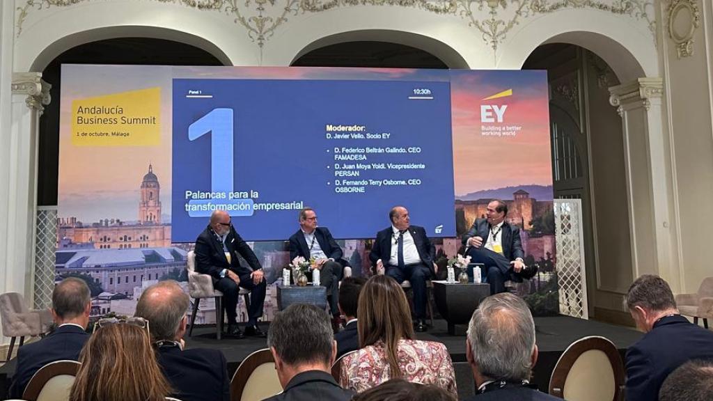 Los directivos de Osborne, Famadesa y Persán en la jornada de EY en Málaga.