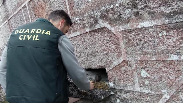 La granada de mano con carga explosiva interceptada en una casa de O Irixo (Ourense).