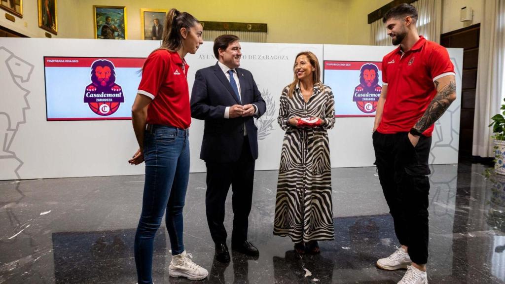 Recibimiento de la alcaldesa a Casademont Zaragoza.