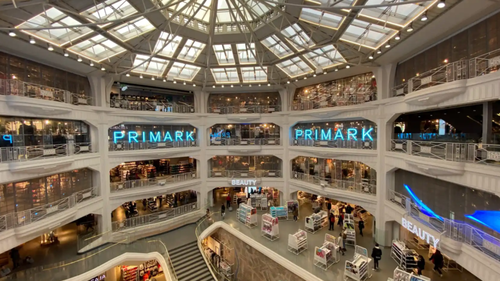 Interior tienda de Primark.