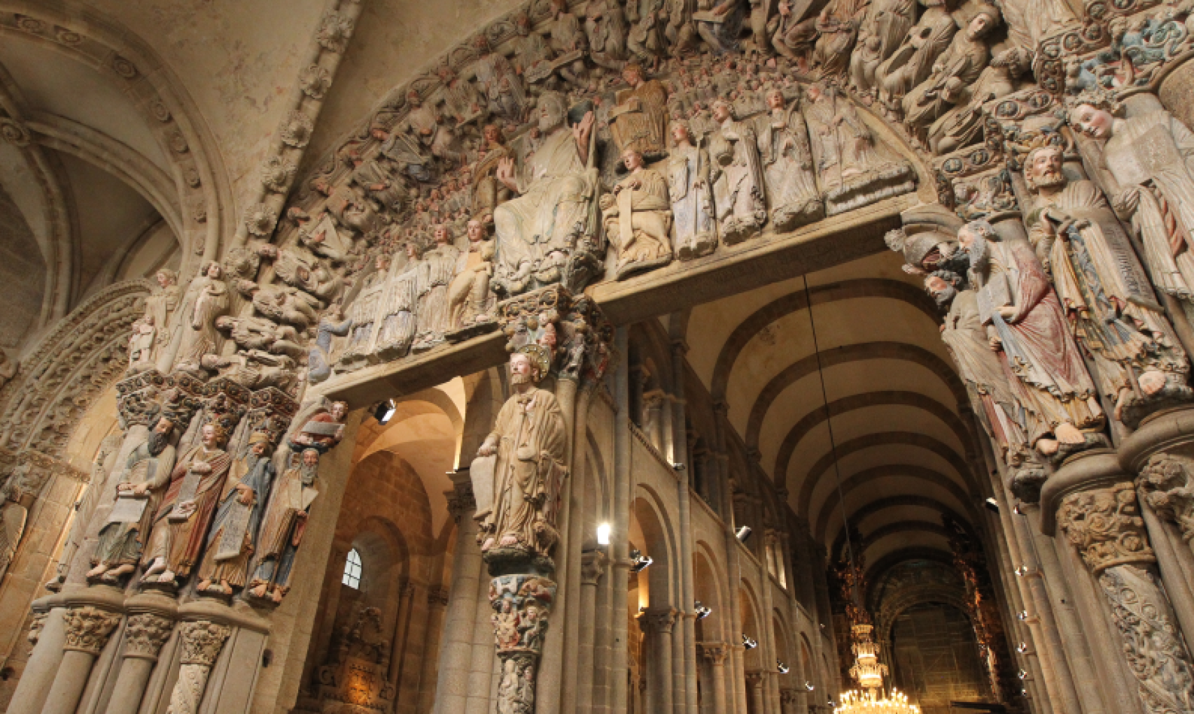 El Pórtico de la Gloria, en la Catedral de Santiago de Compostela, restaurado por Ana Laborde junto a su equipo. Foto: Fundación Barrié