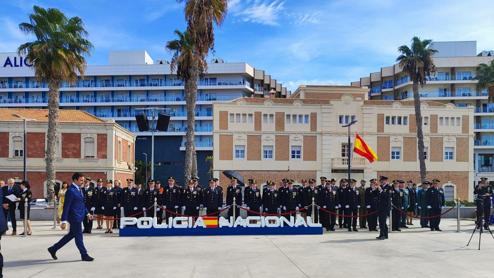 El acto por el día de los patronos de la Policía Nacional en el puerto de Alicante.